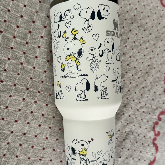 Stanley White Snoopy Tumbler with Handle - Picture 6 of 12